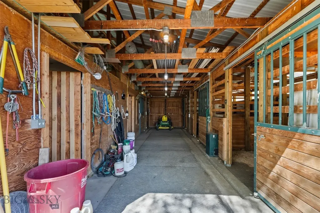 21 Mcpherson Lane Wilsall MT 59086