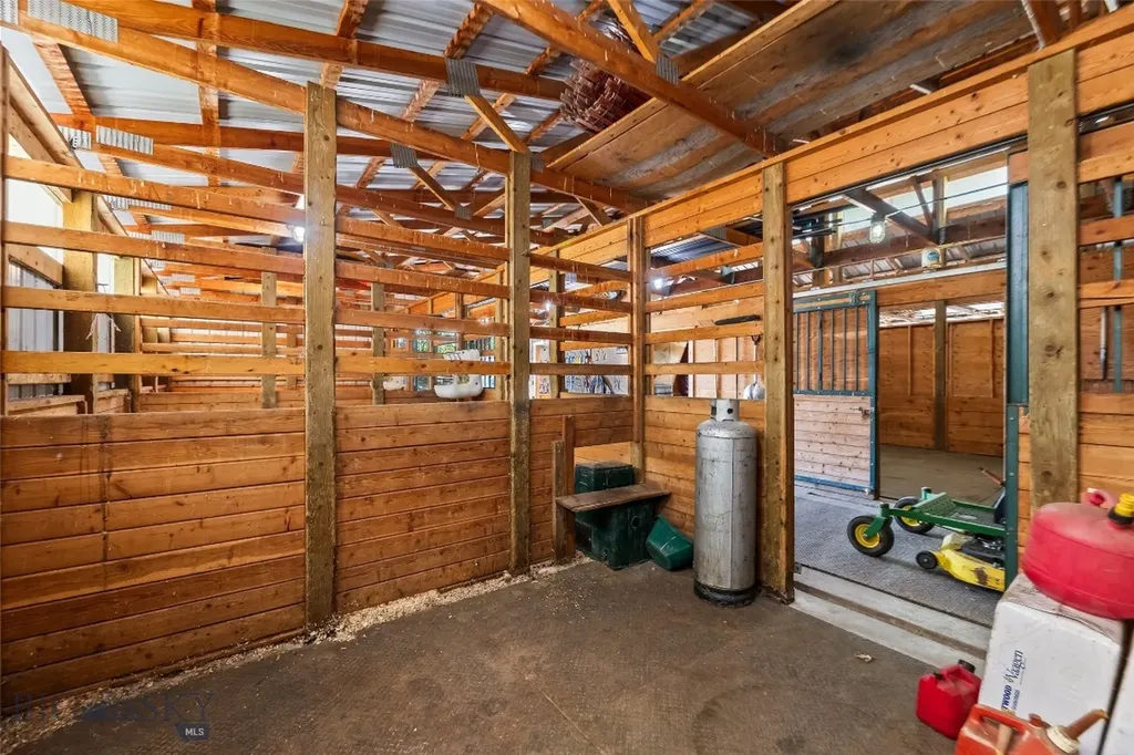 21 Mcpherson Lane Wilsall MT 59086