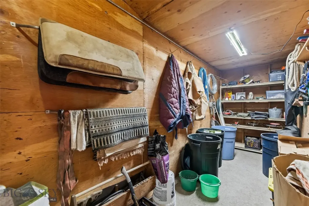 21 Mcpherson Lane Wilsall MT 59086