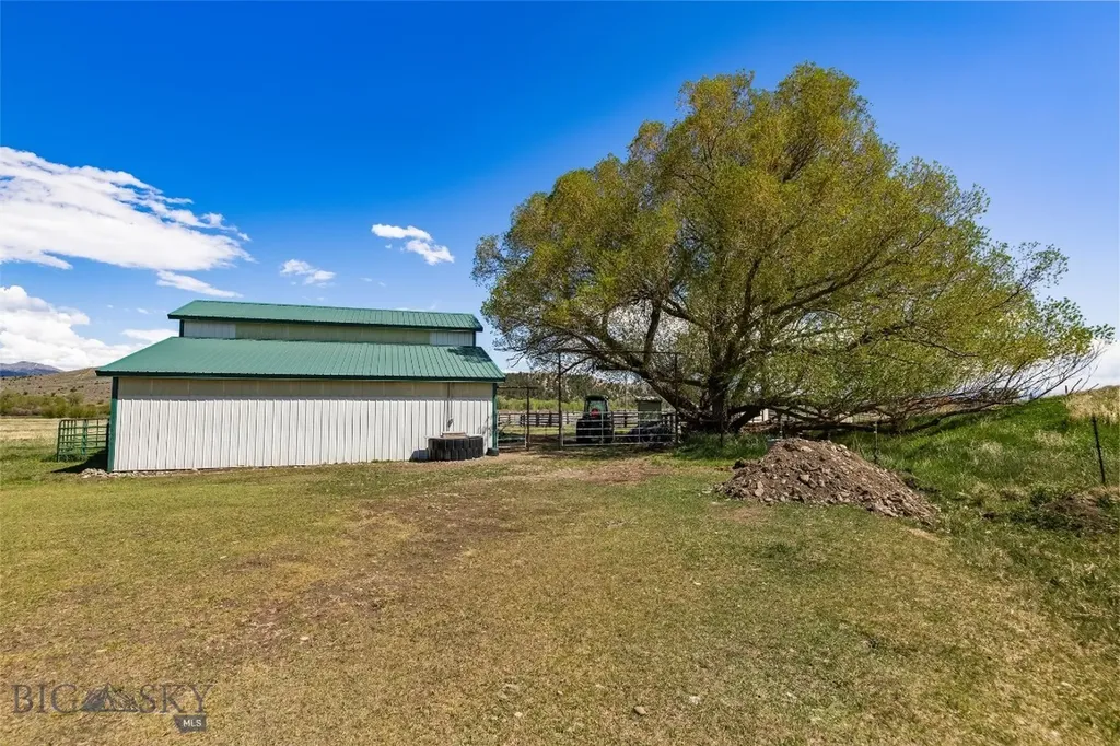 21 Mcpherson Lane Wilsall MT 59086