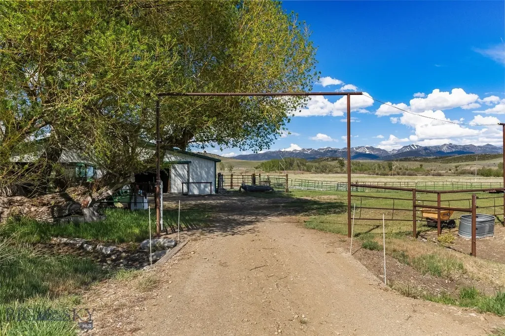 21 Mcpherson Lane Wilsall MT 59086