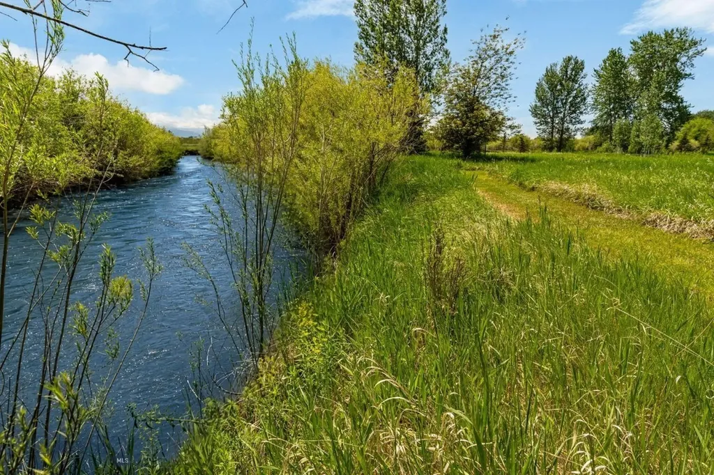 100 Farm View Lane Bozeman MT 59715