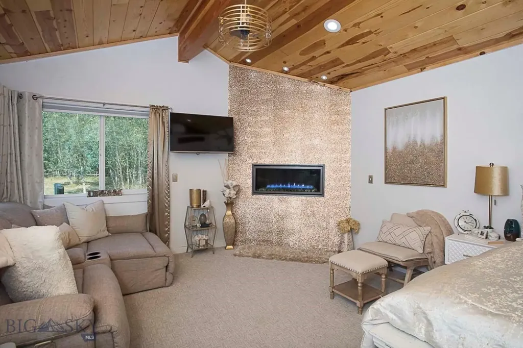 7734 Us Highway 212 Roberts MT 59070
