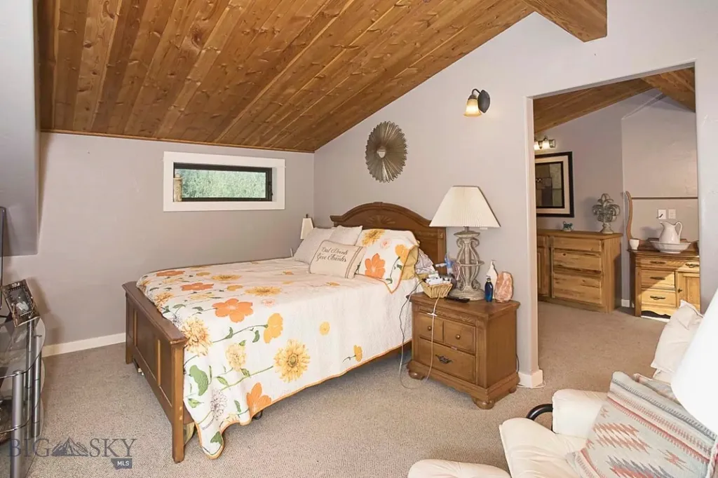 7734 Us Highway 212 Roberts MT 59070
