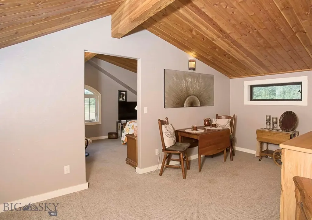 7734 Us Highway 212 Roberts MT 59070