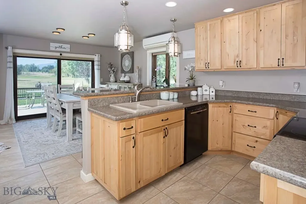 7734 Us Highway 212 Roberts MT 59070