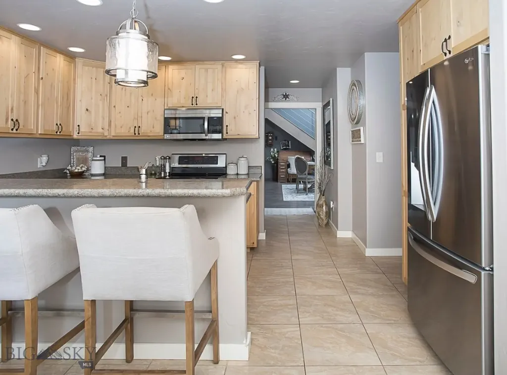 7734 Us Highway 212 Roberts MT 59070