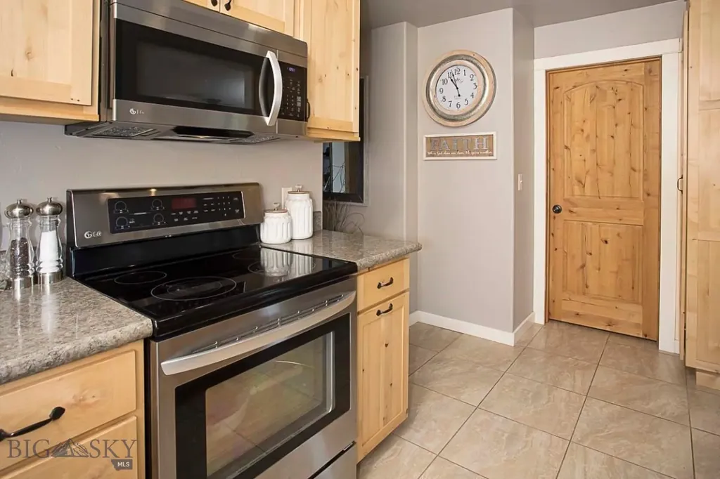 7734 Us Highway 212 Roberts MT 59070