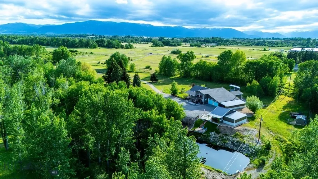 7734 Us Highway 212 Roberts MT 59070