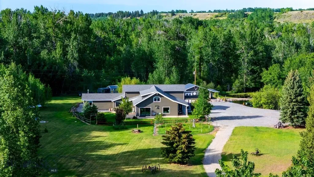 7734 Us Highway 212 Roberts MT 59070