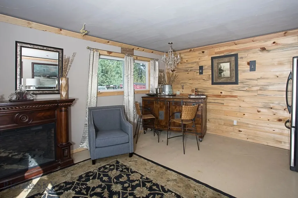 7734 Us Highway 212 Roberts MT 59070