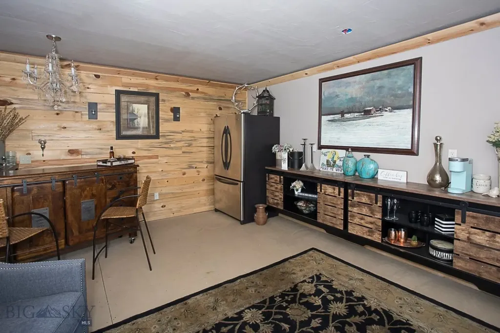 7734 Us Highway 212 Roberts MT 59070