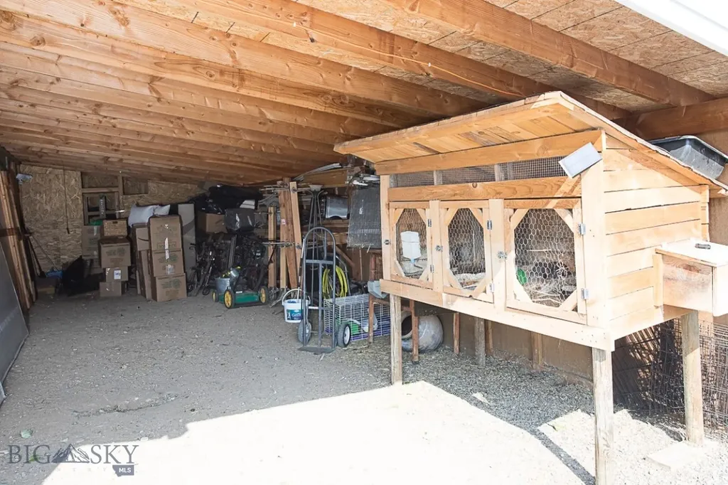 7734 Us Highway 212 Roberts MT 59070
