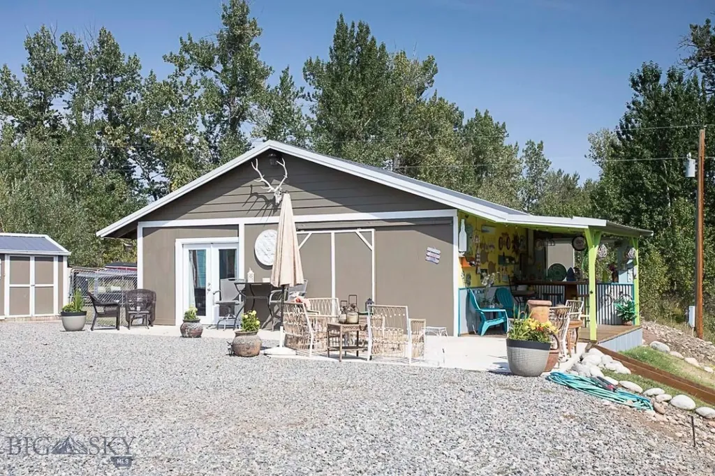 7734 Us Highway 212 Roberts MT 59070