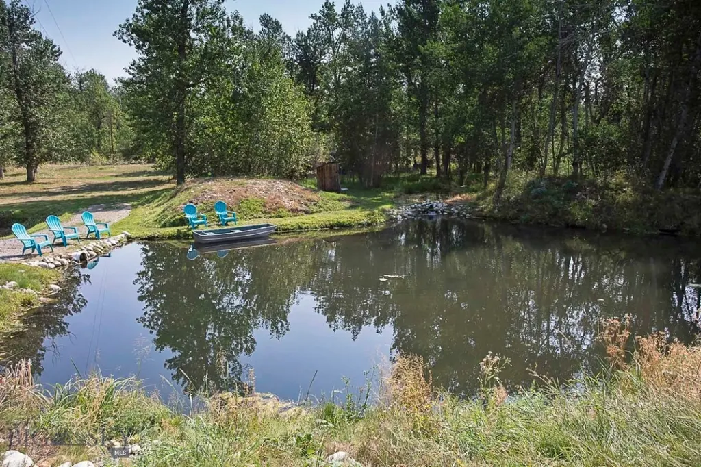 7734 Us Highway 212 Roberts MT 59070