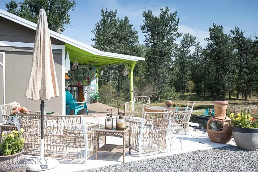 7734 Us Highway 212 Roberts MT 59070