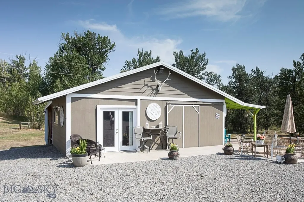 7734 Us Highway 212 Roberts MT 59070
