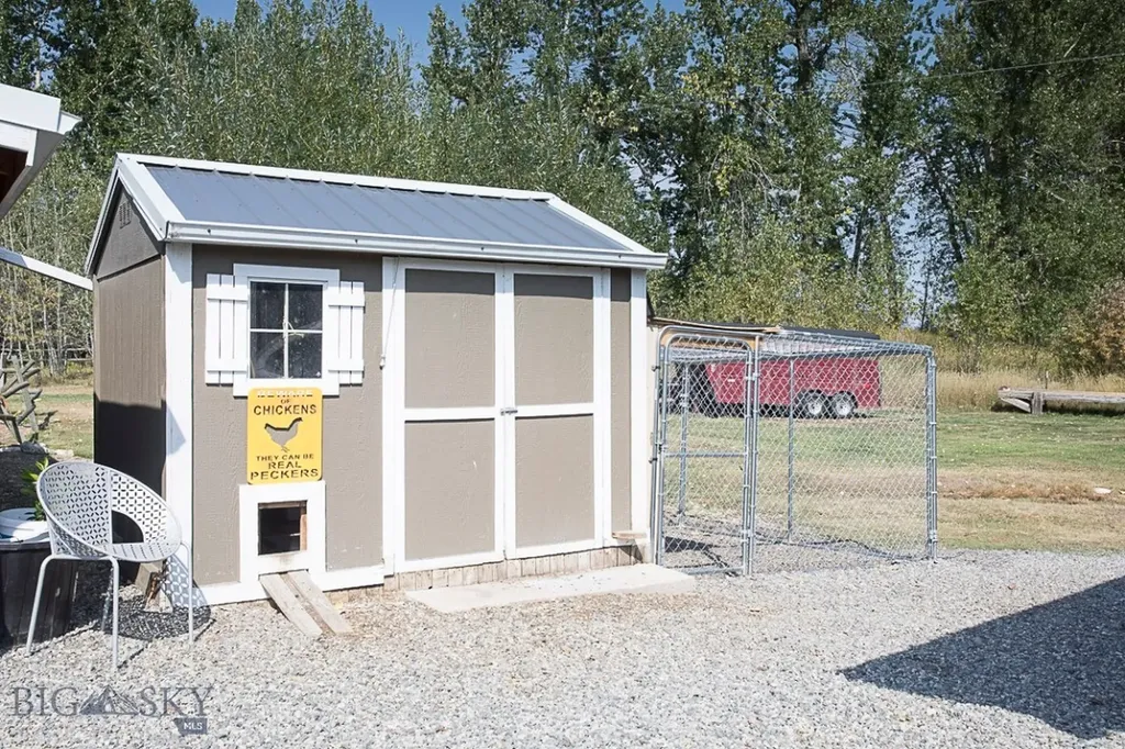 7734 Us Highway 212 Roberts MT 59070