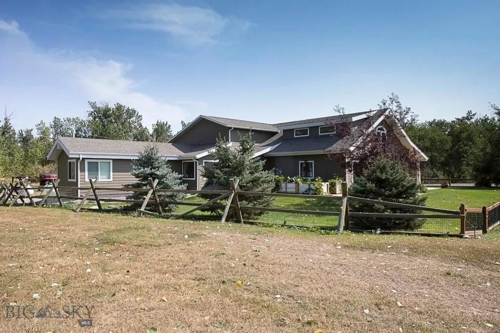 7734 Us Highway 212 Roberts MT 59070