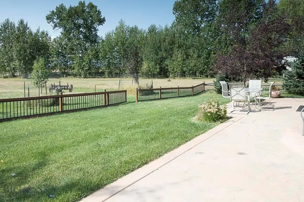 7734 Us Highway 212 Roberts MT 59070