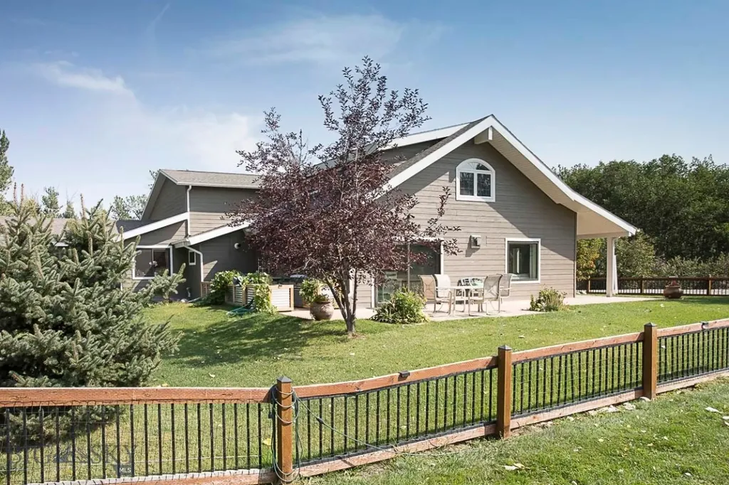 7734 Us Highway 212 Roberts MT 59070