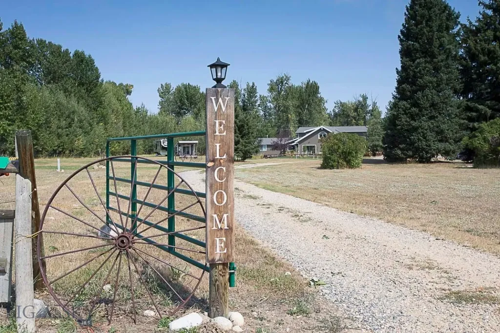 7734 Us Highway 212 Roberts MT 59070