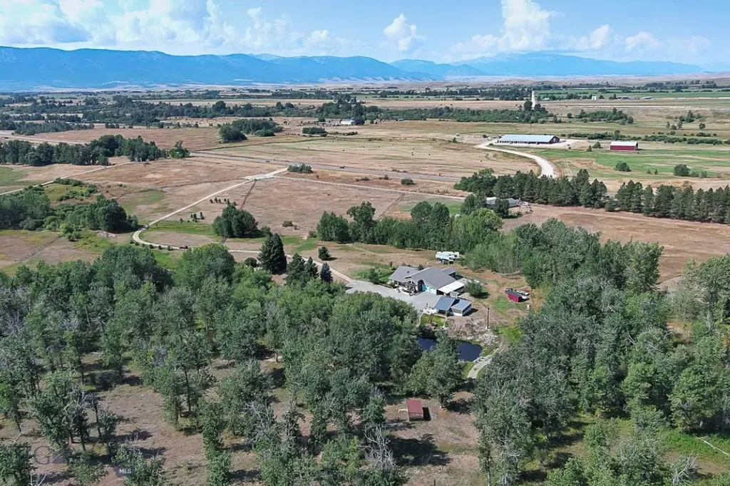 7734 Us Highway 212 Roberts MT 59070