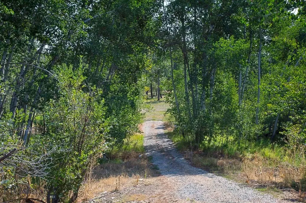 7734 Us Highway 212 Roberts MT 59070