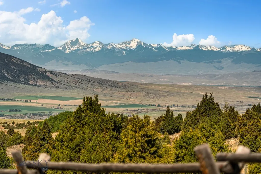 25 Sundowner Road Sheridan MT 59749
