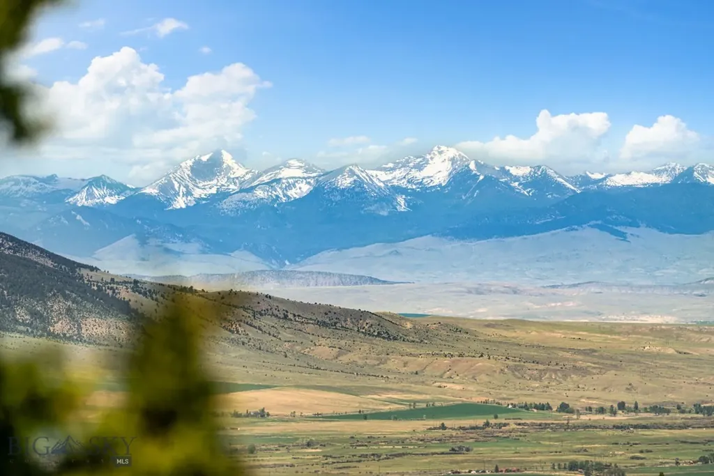 25 Sundowner Road Sheridan MT 59749