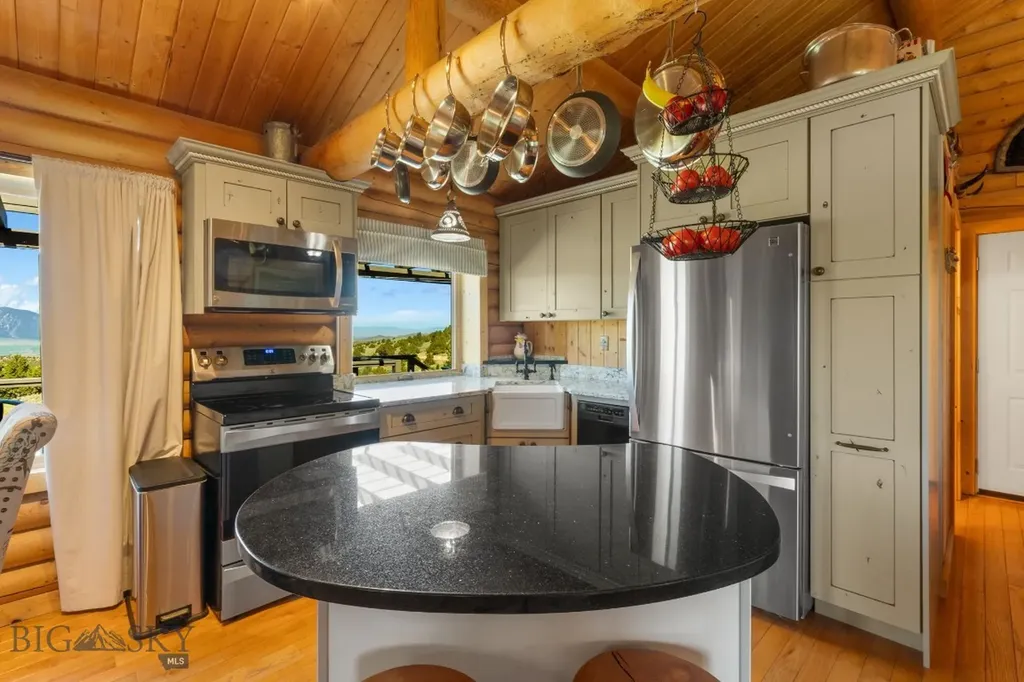 25 Sundowner Road Sheridan MT 59749