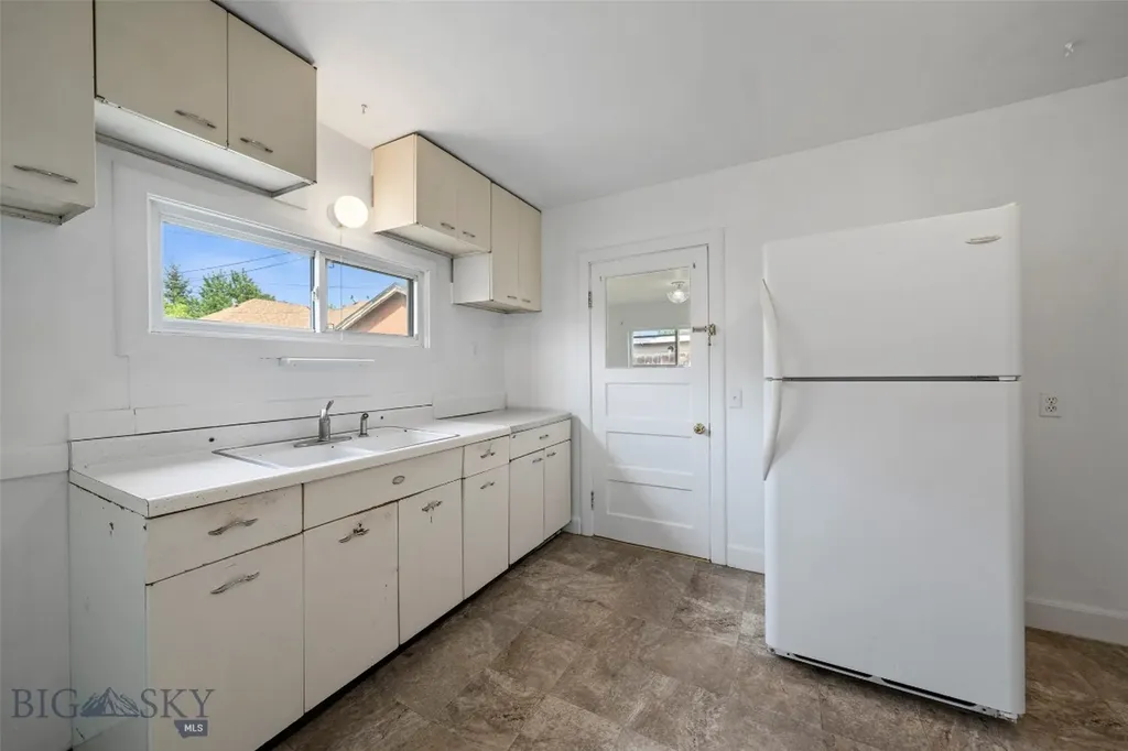 106 S I Livingston MT 59047