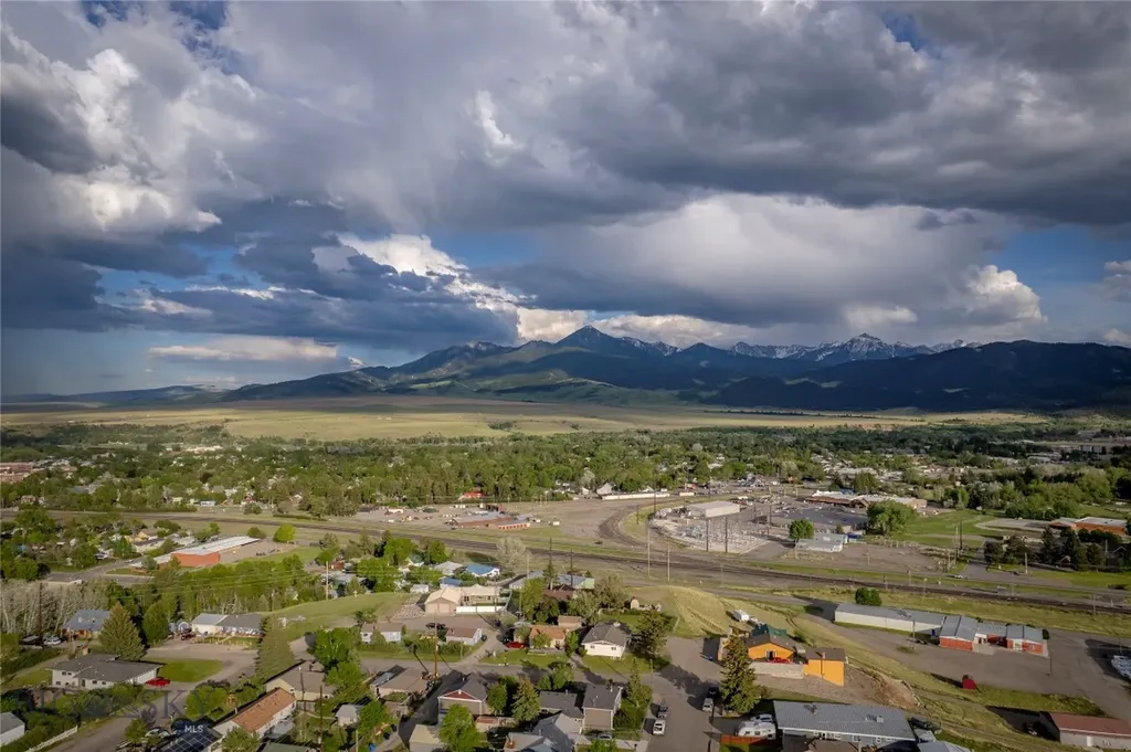 1020 W Gallatin Street Livingston MT 59047