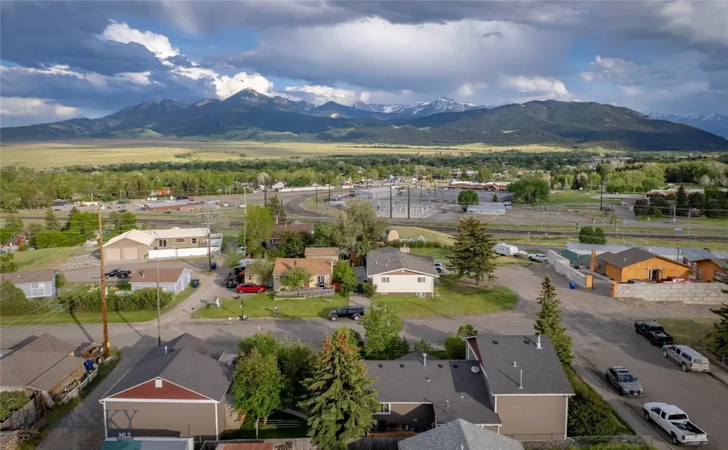 1020 W Gallatin Street Livingston MT 59047