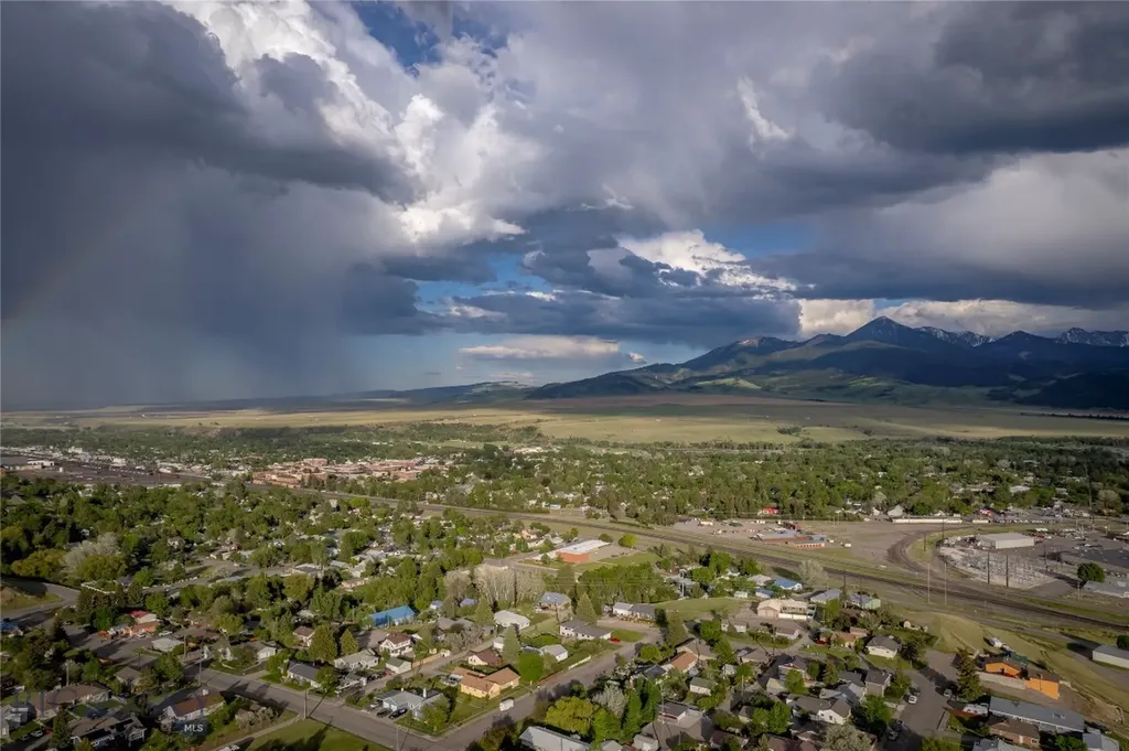 1020 W Gallatin Street Livingston MT 59047