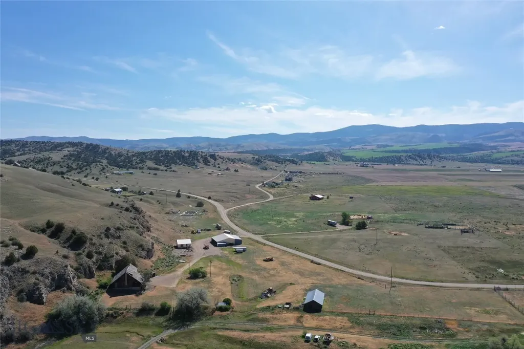 11892 Old Coach Road Three Forks MT 59752
