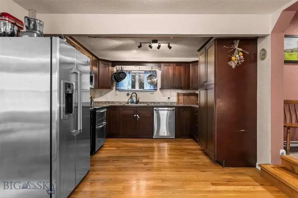 131 S M Street Livingston MT 59047