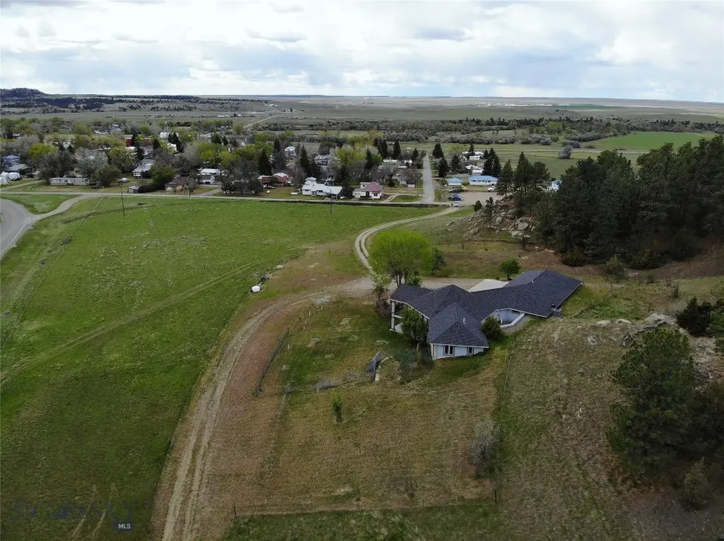 505 Fifth Avenue W Ryegate MT 59074