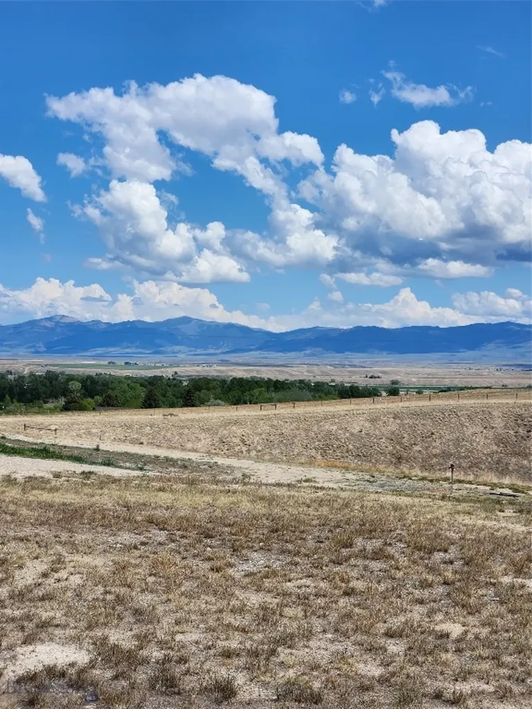 117 Expedition Drive Dillon MT 59725