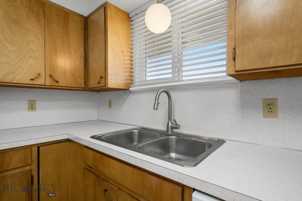 102 Legget Avenue Dillon MT 59725