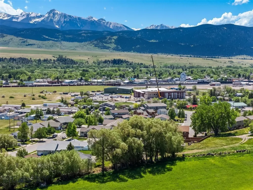 1301 Absaroka Court Livingston MT 59047