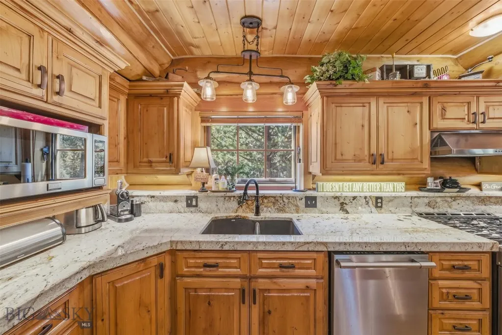 524 Gneiss Court West Yellowstone MT 59758