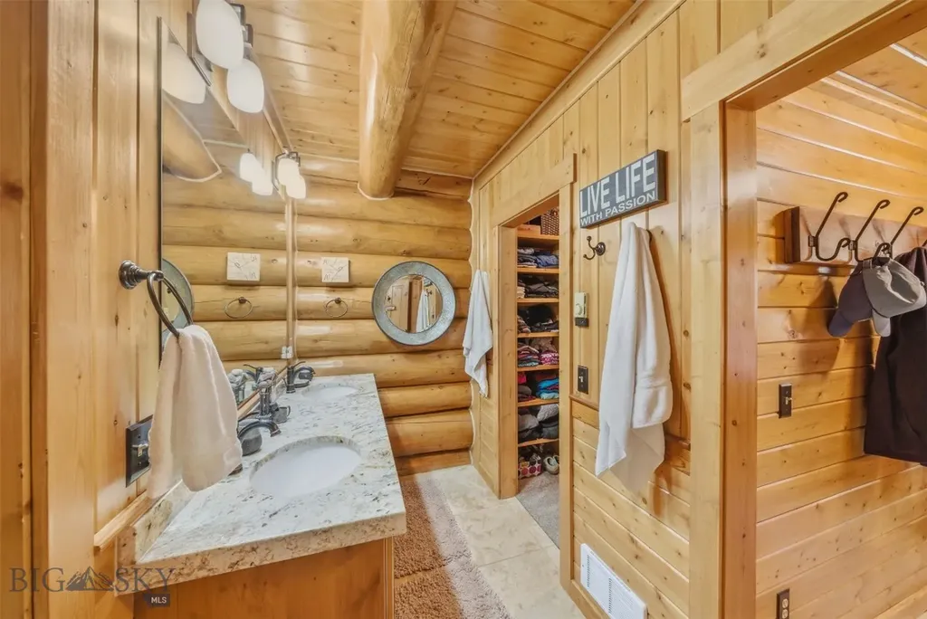 524 Gneiss Court West Yellowstone MT 59758