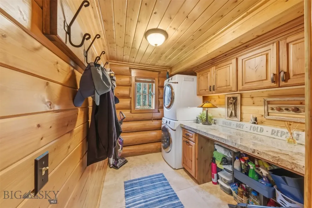 524 Gneiss Court West Yellowstone MT 59758