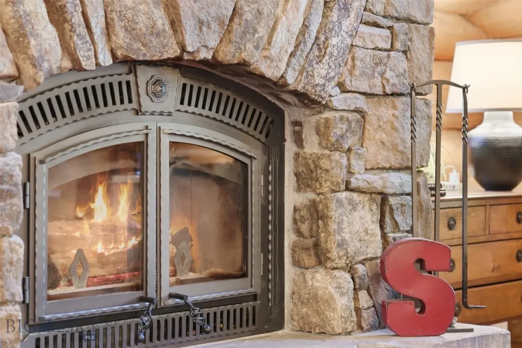 524 Gneiss Court West Yellowstone MT 59758