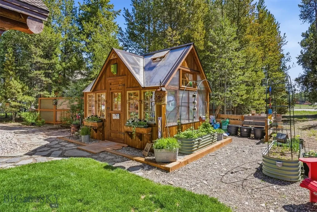 524 Gneiss Court West Yellowstone MT 59758