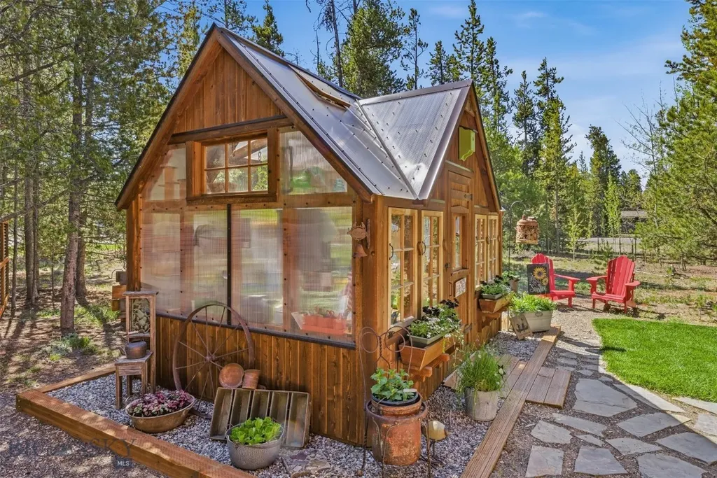 524 Gneiss Court West Yellowstone MT 59758
