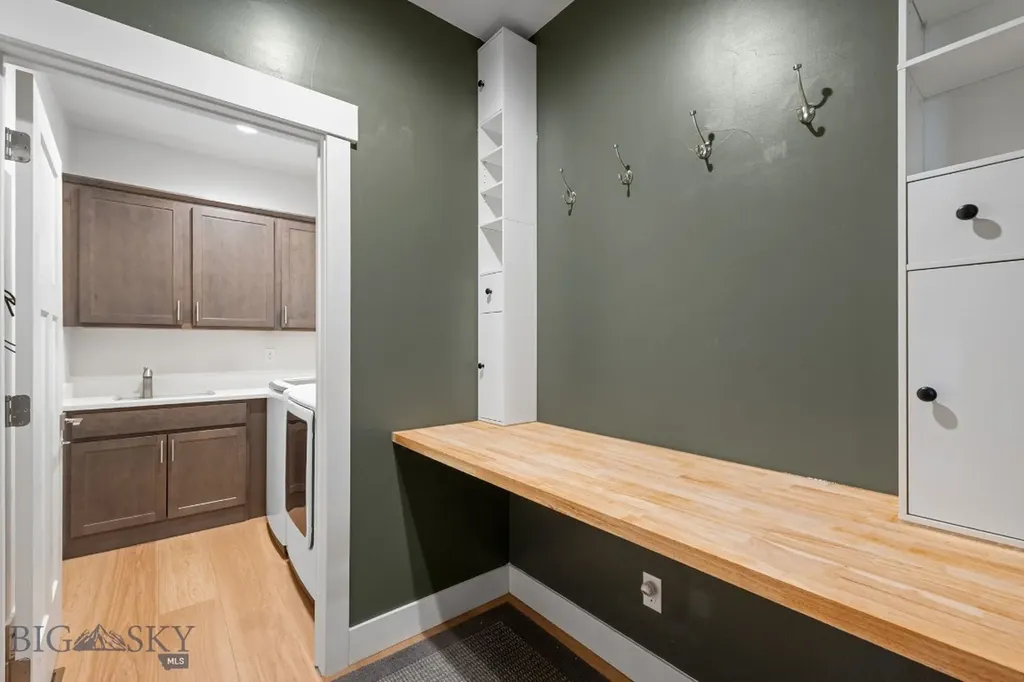 1704 Deadwood Loop Belgrade MT 59714