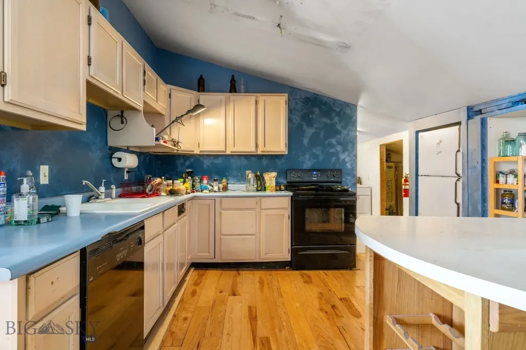 102 W 4th Avenue Twin Bridges MT 59754