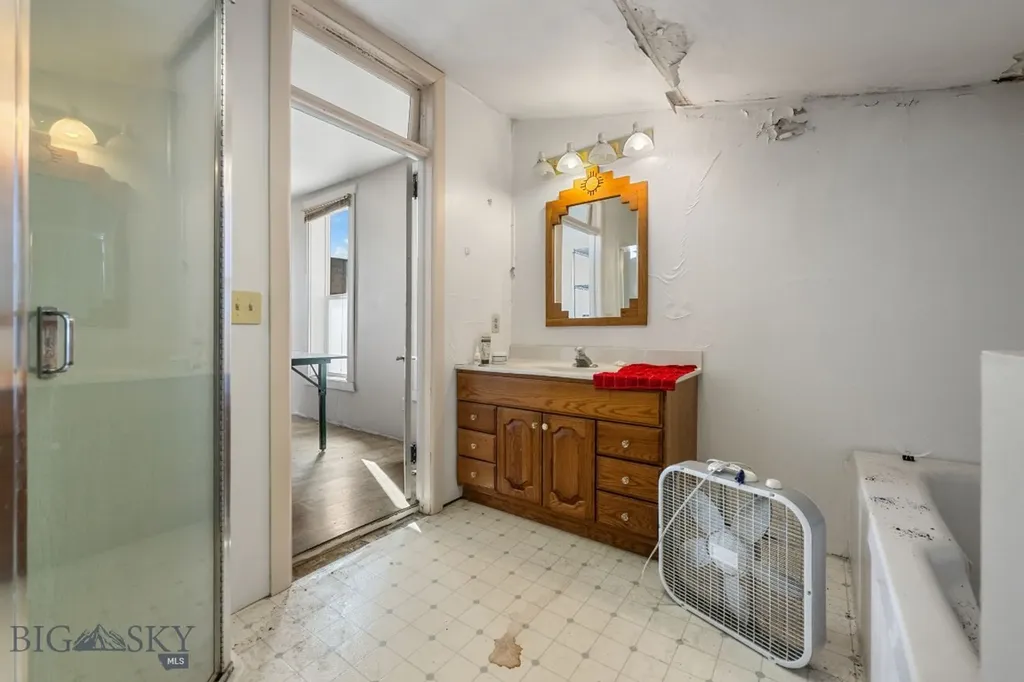 102 W 4th Avenue Twin Bridges MT 59754